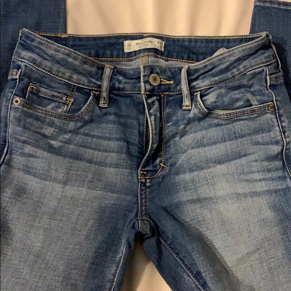 Medium wash skinny jeans